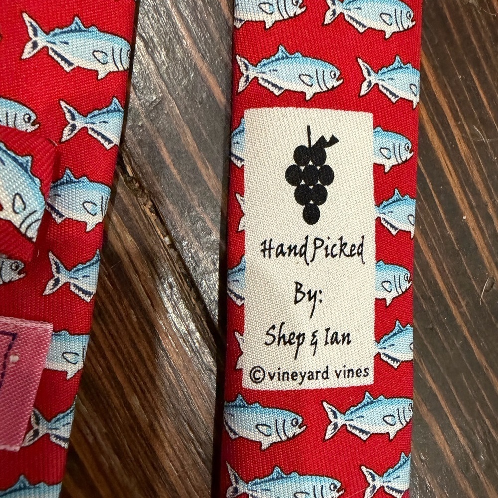 Vineyard Vines Fish Marine Life Men’s 100% Importer Silk Neck Tie Hand Made USA - Picture 4 of 5